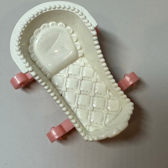 Dollhouse Cradle Pink White 1995 Fisher Price Loving Family Nursery Furniture - Picture 3 of 10